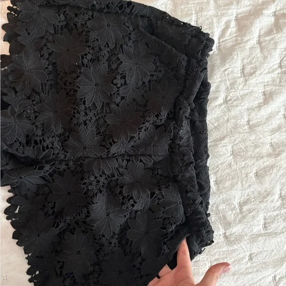Elegant Black Lace Women's Shorts - Picture 4 of 5